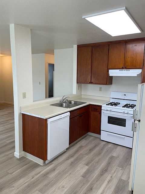 600 Mission Blvd photo 2