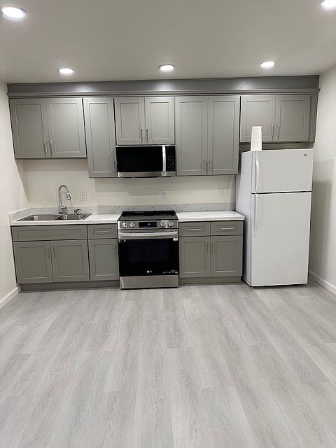 1BR/1BA Single Family House on E 14th St · San Leandro photo 3