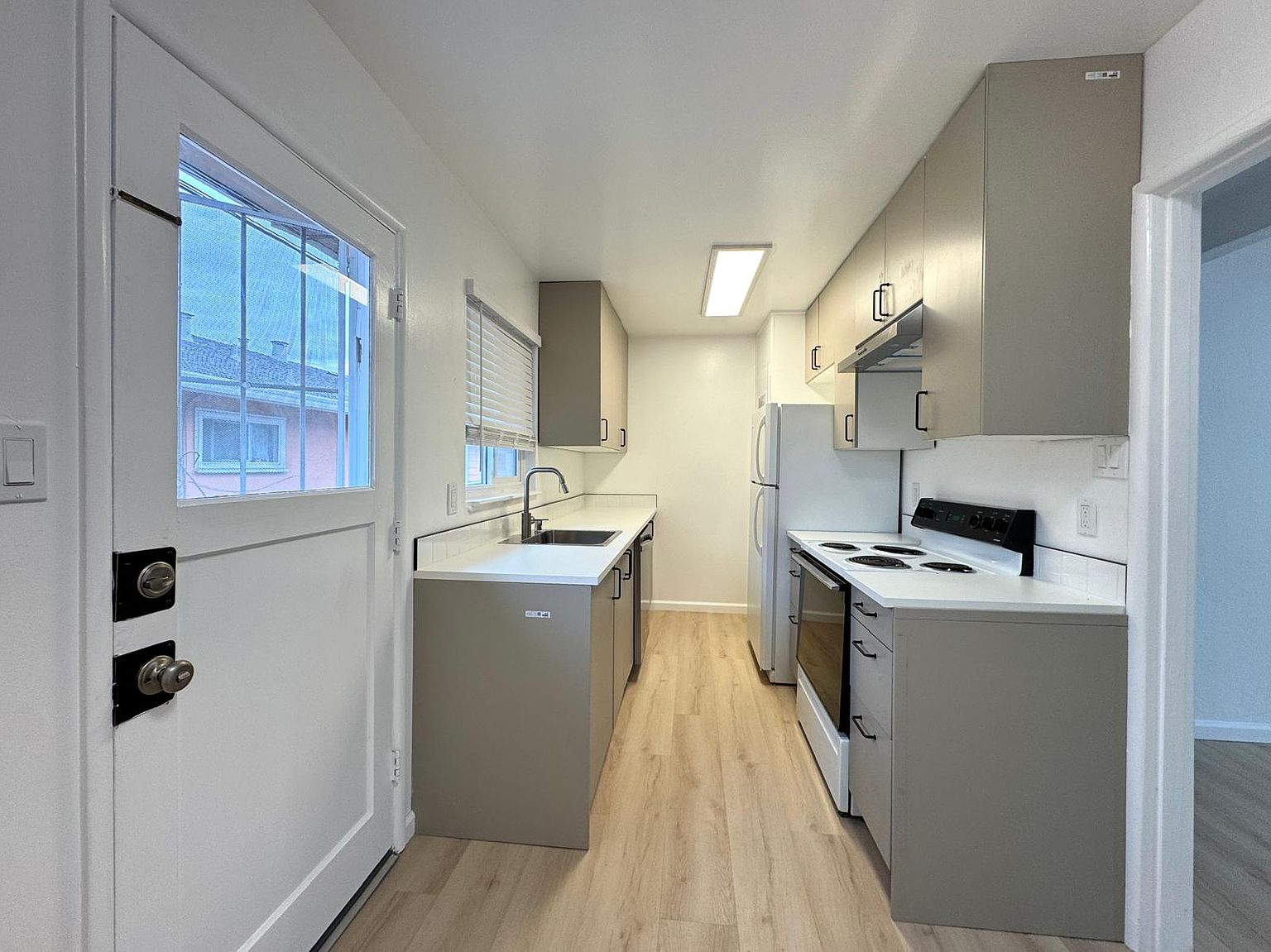 994 Karol Way photo 3