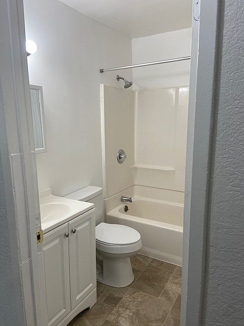 2121 Stanton Ave photo 2