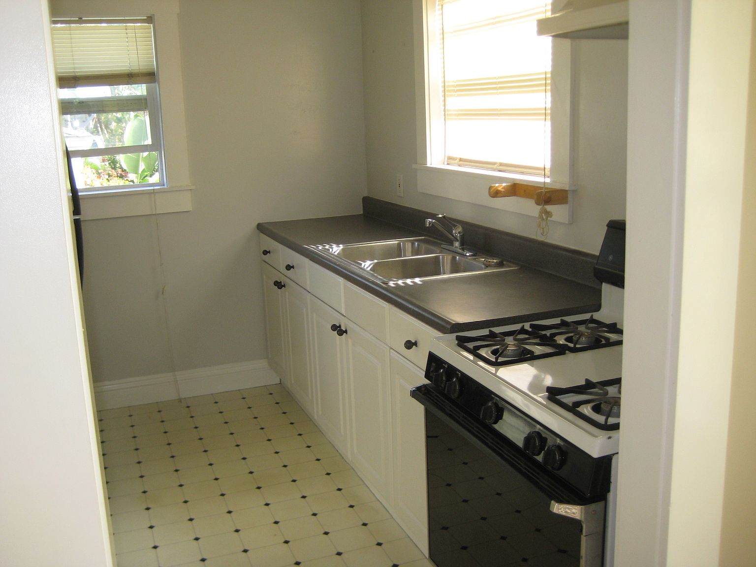 2150 B St photo 2