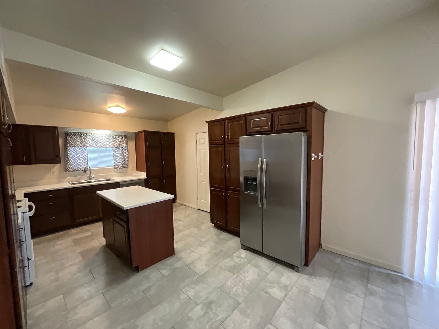 1808 N ASTER Street photo 4