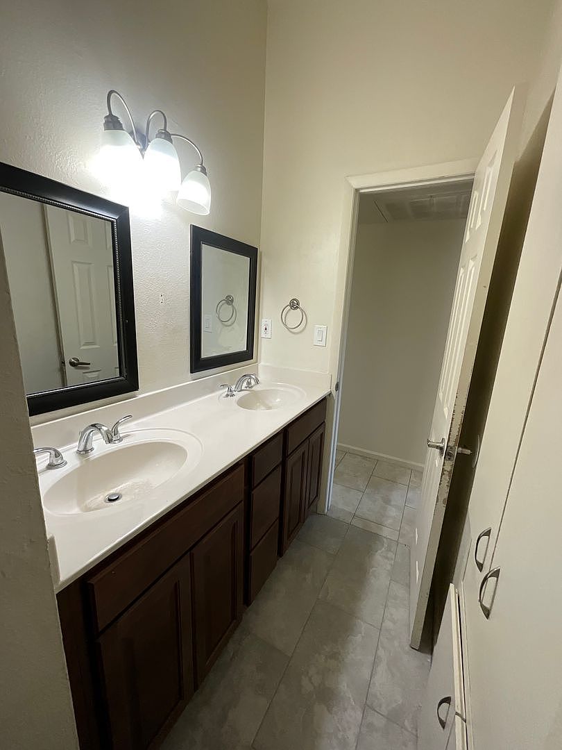 1808 N ASTER Street photo 3