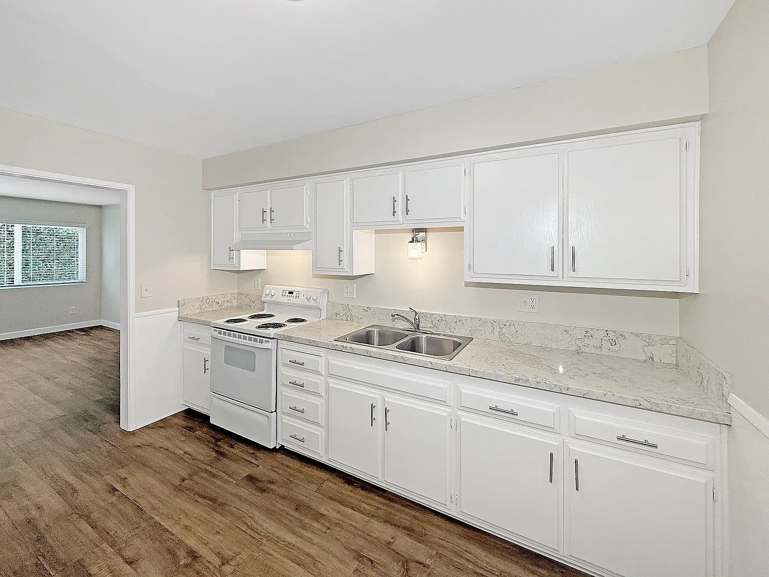 4835 Niagara Ave photo 4