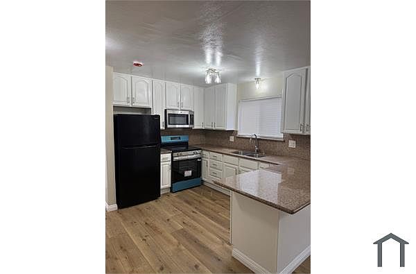 6649 Laird Ave photo 2