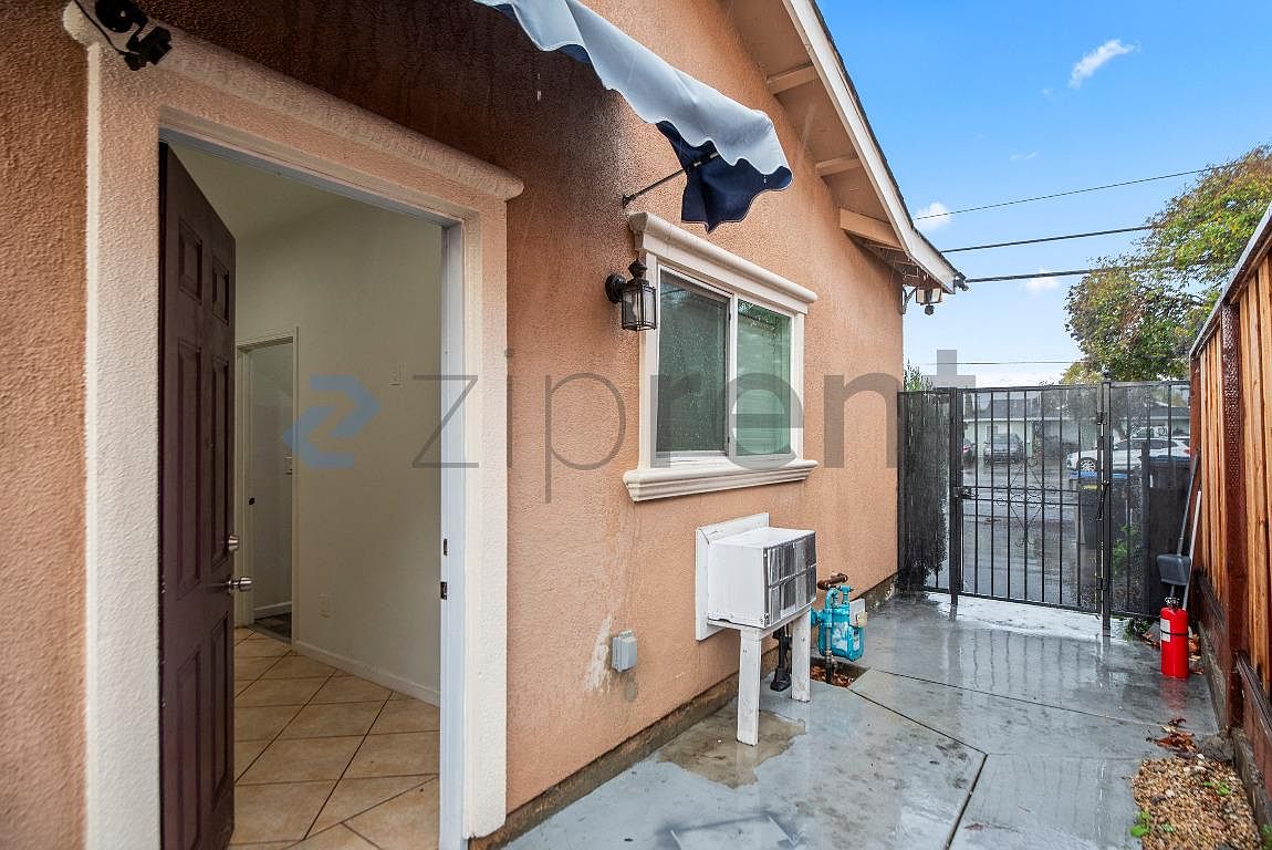 2661 S King Rd photo 4