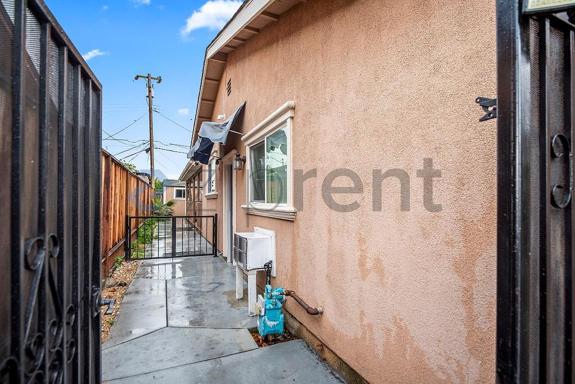 2661 S King Rd photo 3