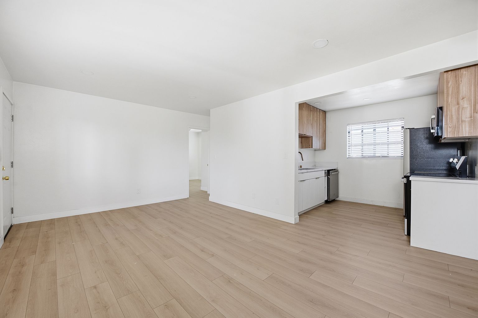 4553 North Ave #4555.5 photo 2
