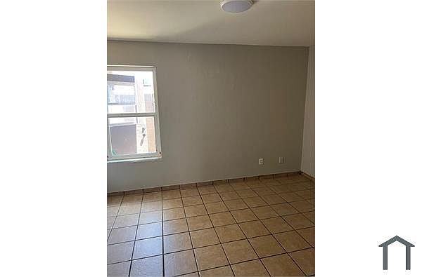 107 W Inglewood St photo 2