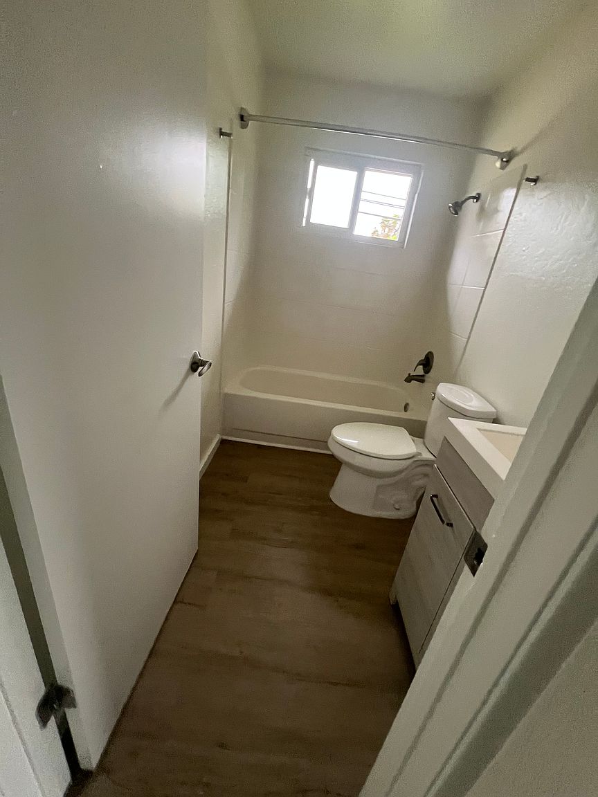 1387 Santa Clara St photo 2