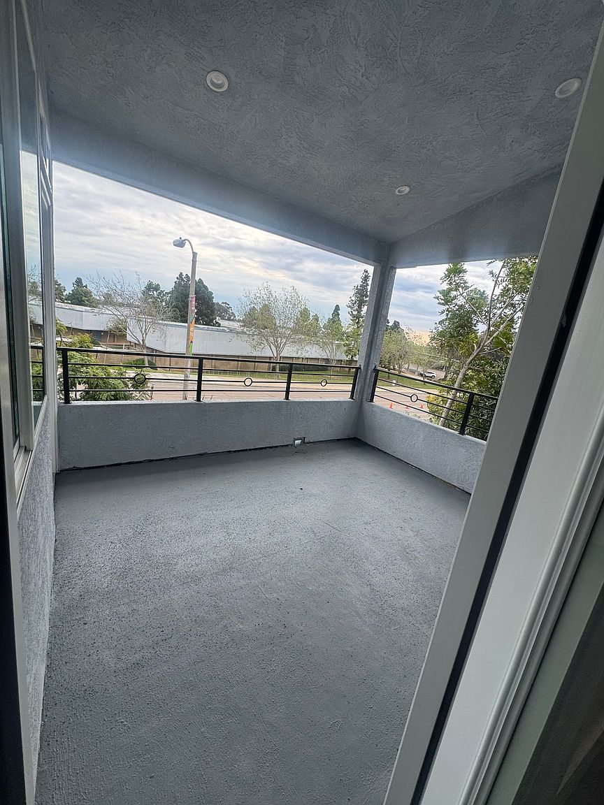 3756 Governor Dr photo 4
