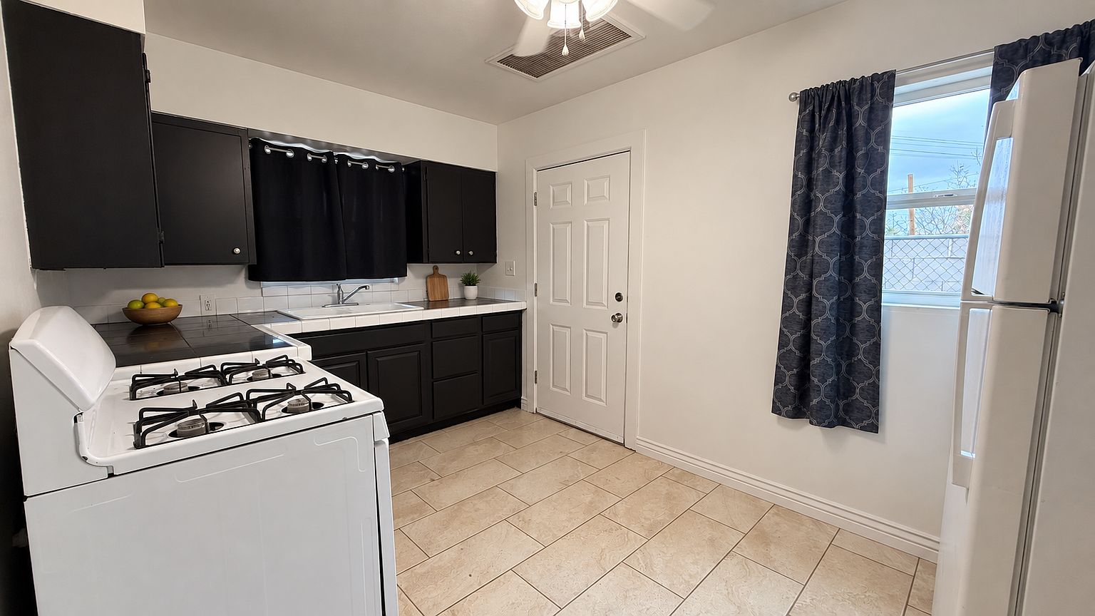 1040 E Turney Ave photo 4