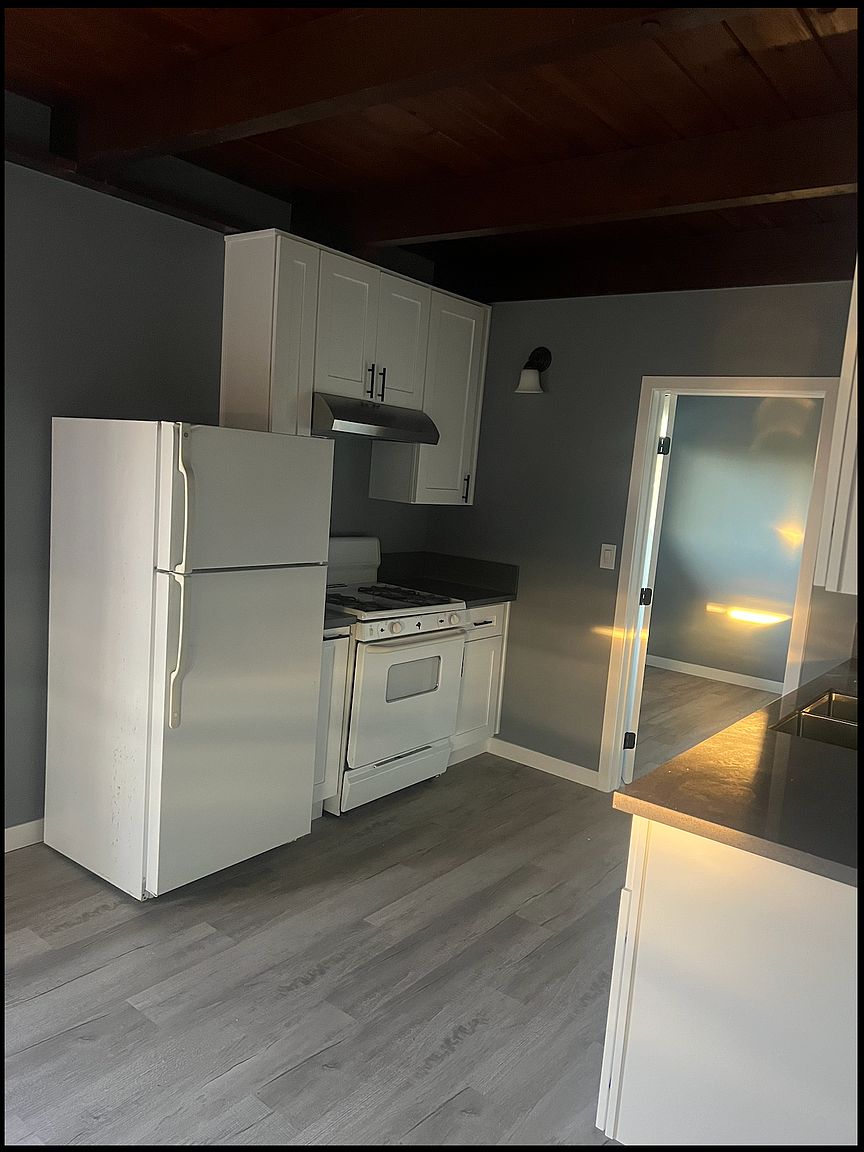 3658 Euclid Ave #1/2 photo 2