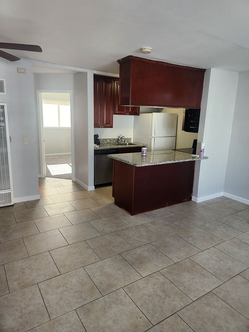2626 Highland Ave photo 3