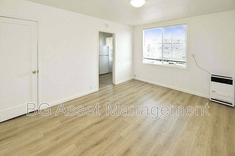 2039 MacArthur Blvd unit 9 photo 3