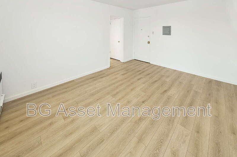 2039 MacArthur Blvd unit 9 photo 5