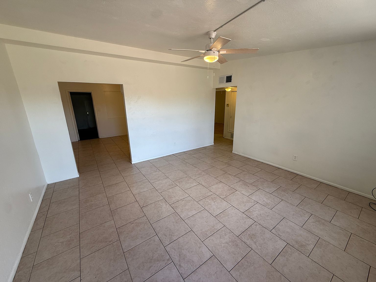 3839 W Hazelwood St photo 3