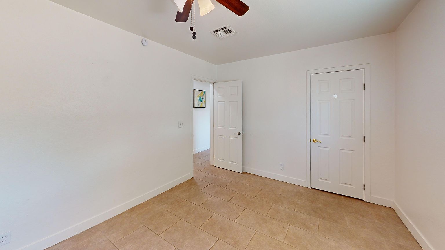 1408 E Orange St Room 2 photo 4