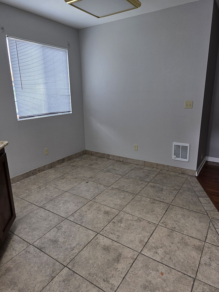 616 W Sunset Blvd photo 4