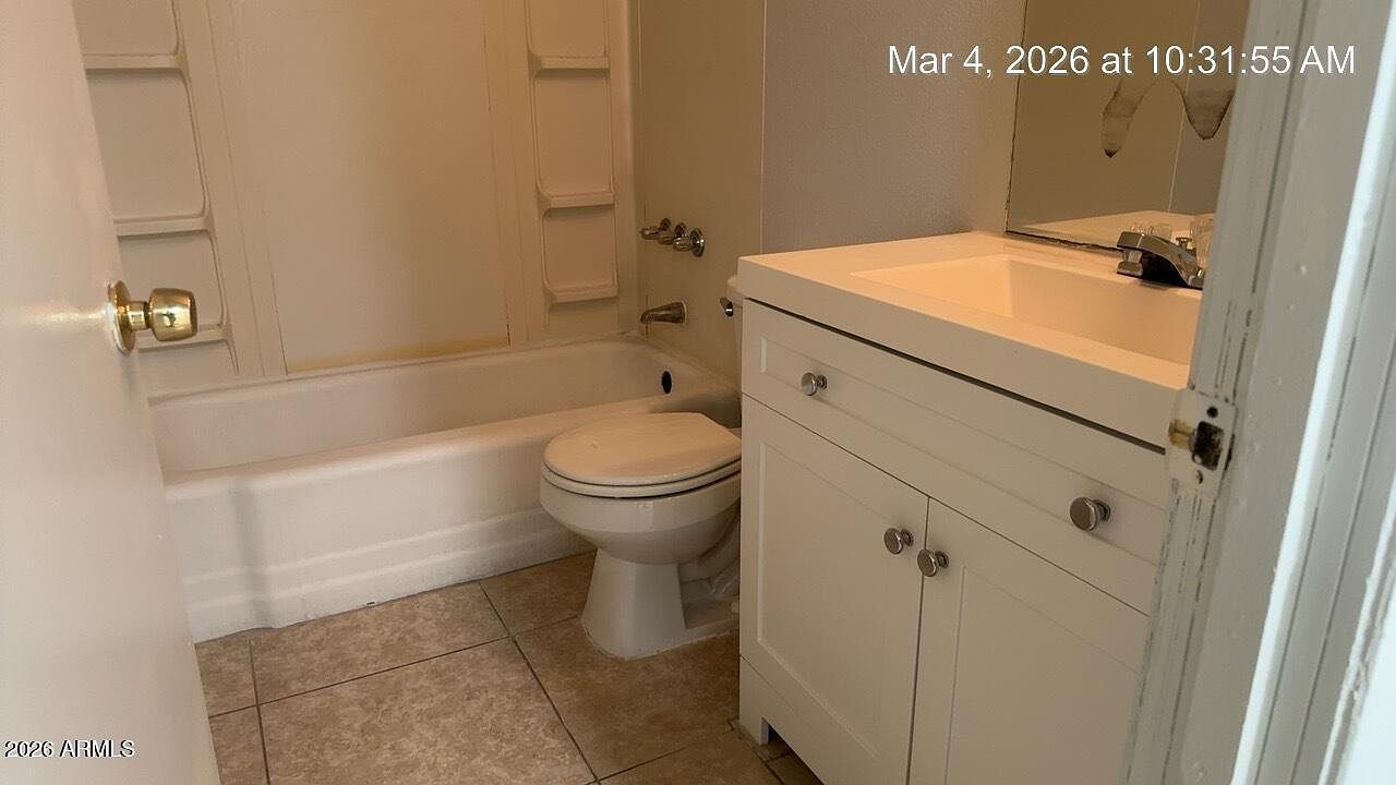 2026 W Cactus Rd photo 5