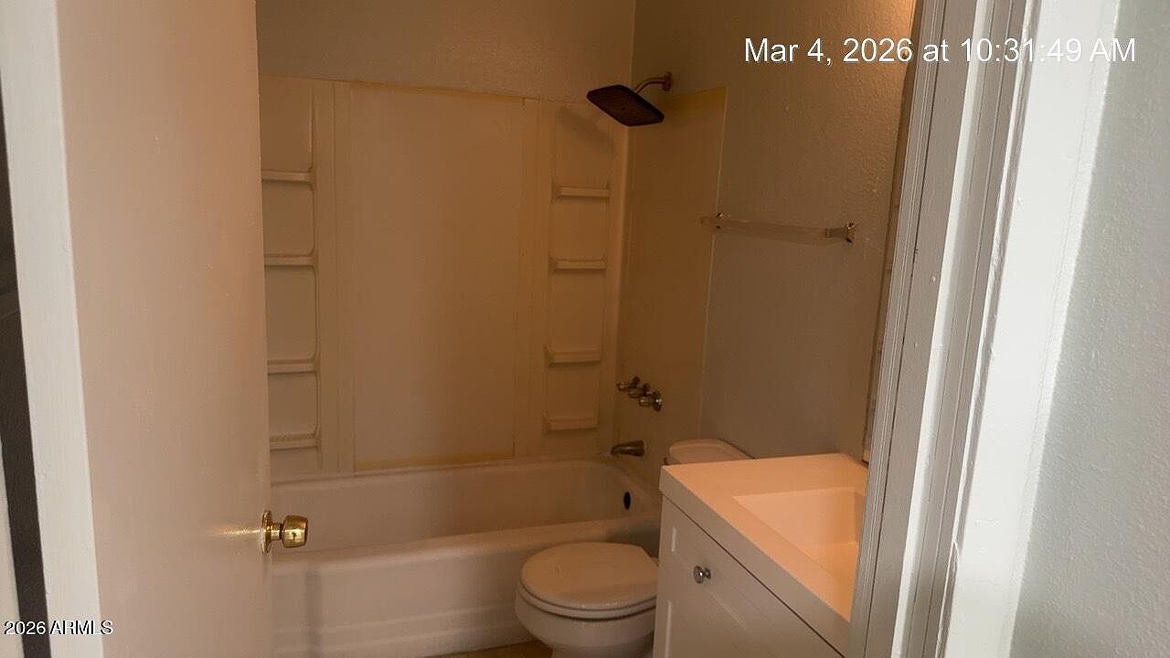 2026 W Cactus Rd photo 4