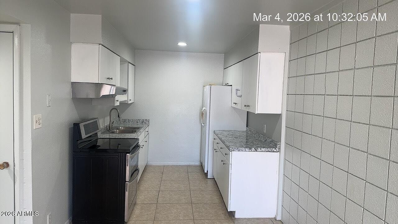 2026 W Cactus Rd photo 3