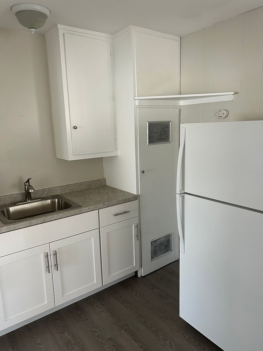 445 D St photo 4