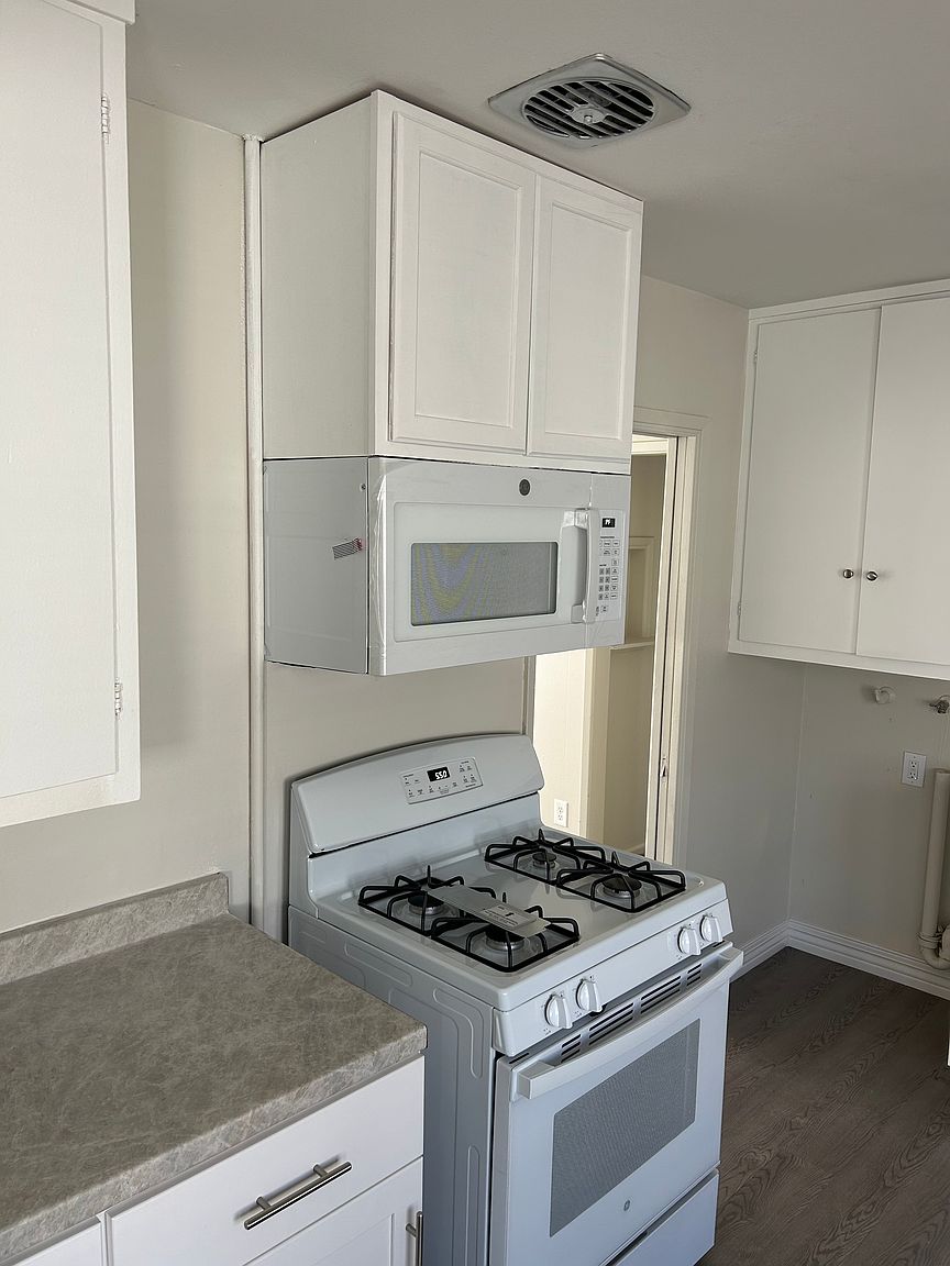 445 D St photo 3