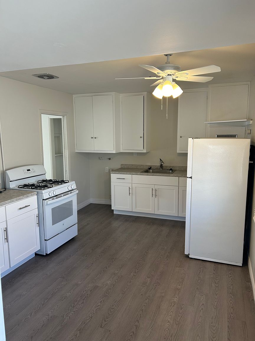 445 D St photo 2
