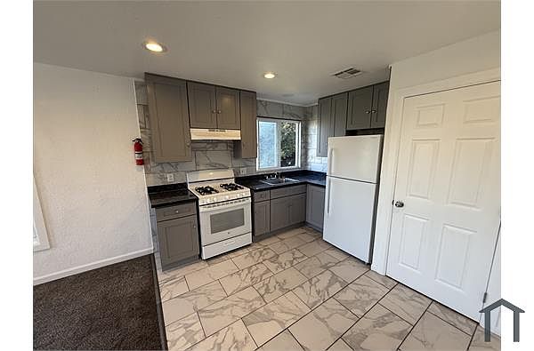 8300 Macarthur Blvd photo 3