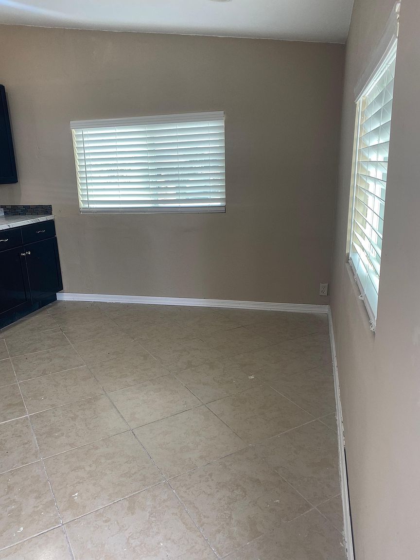 6627 S 22nd Pl photo 3