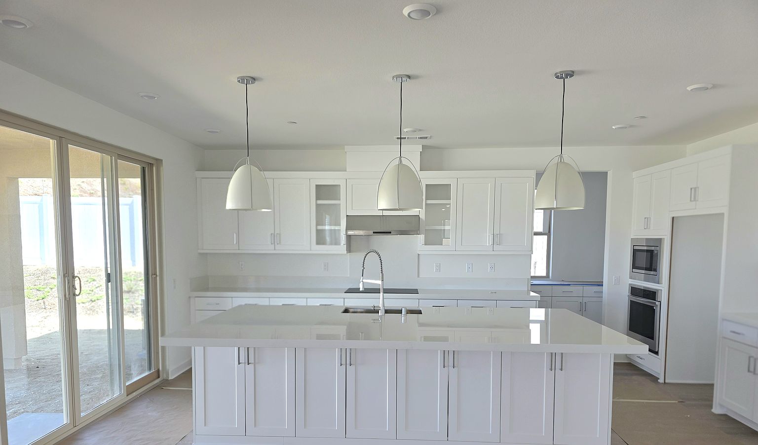 5586 Hadley Way photo 2