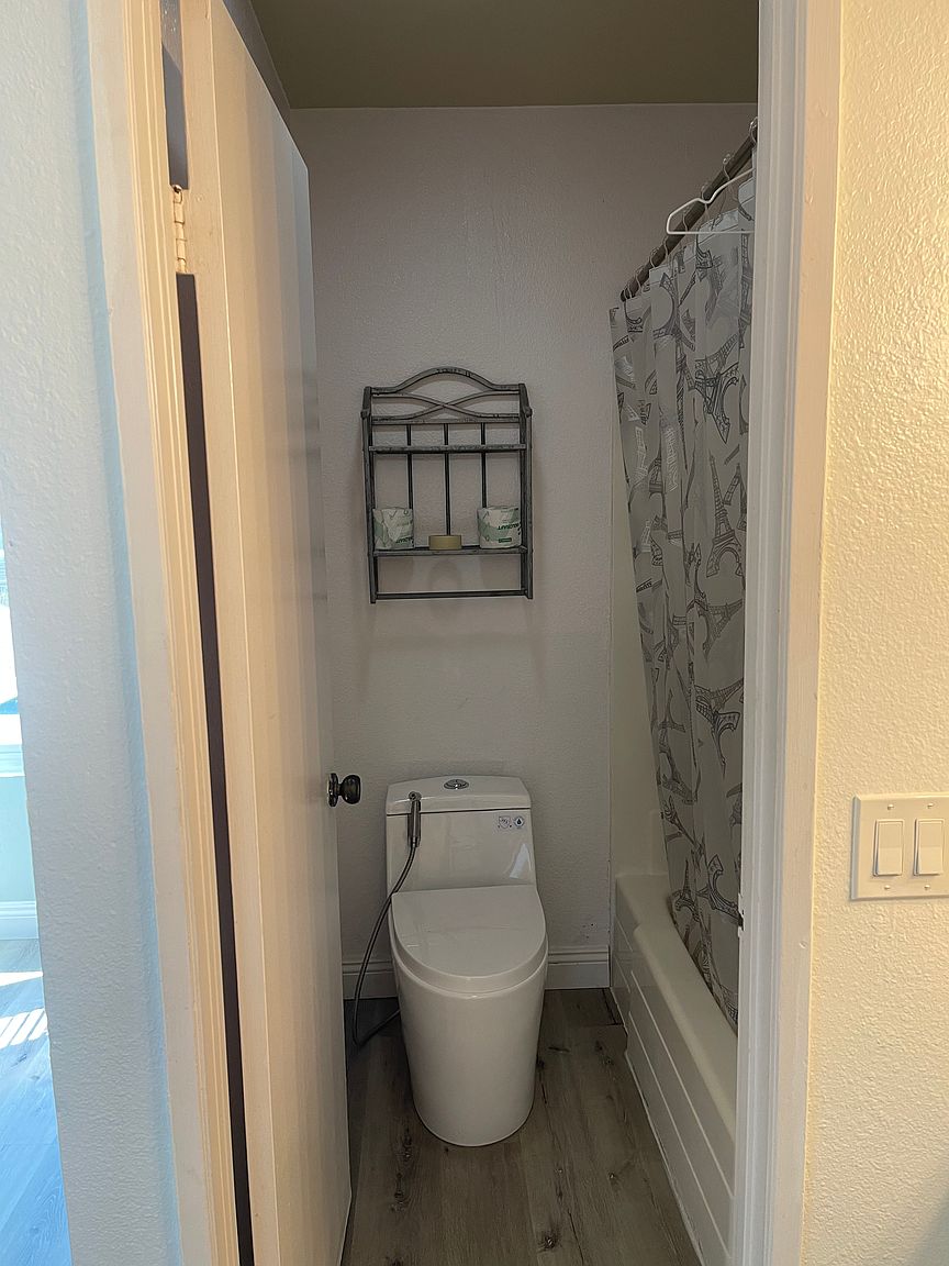 6912 Sandleford Way photo 2