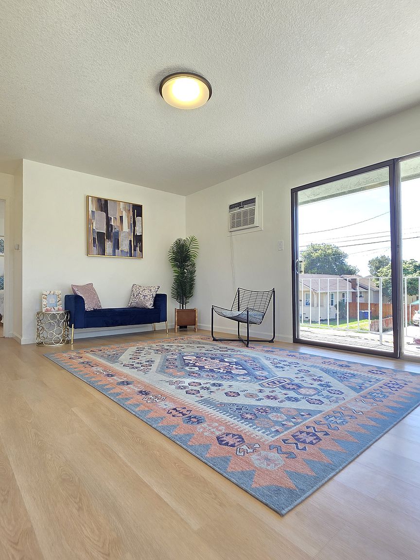 1552 Orchard Ave photo 3