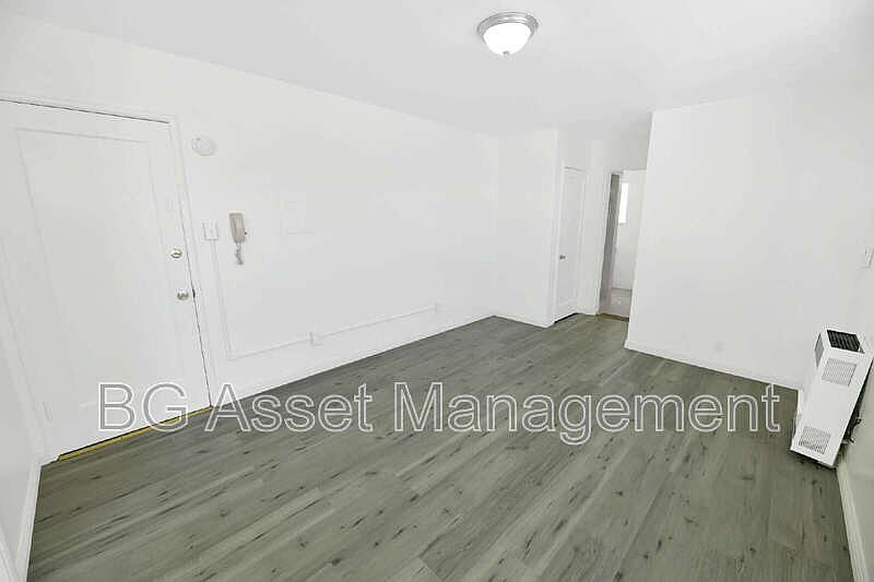 2039 MacArthur Blvd unit 9 photo 4