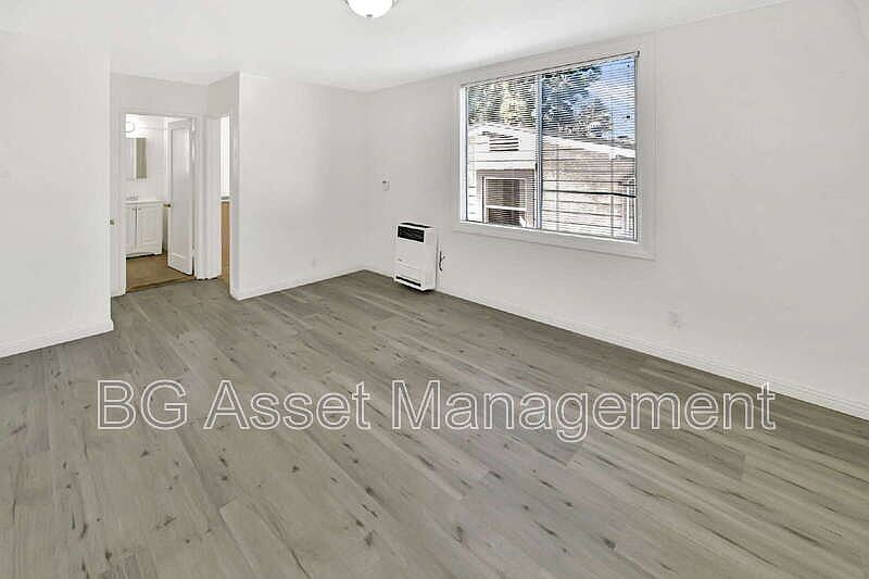 2039 MacArthur Blvd unit 9 photo 2
