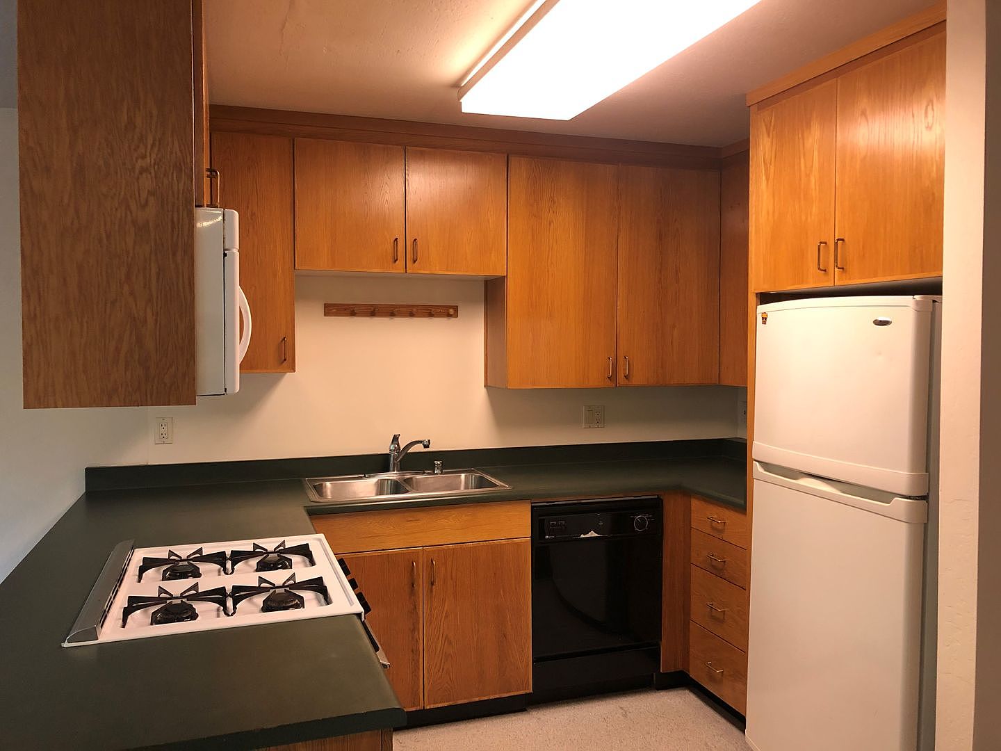 ***reduced Security Deposit*** -spacious 5Bdr Units Available For A Lease Ending May 30. Building Is Located At Ellsworth And Dwight Way photo 2