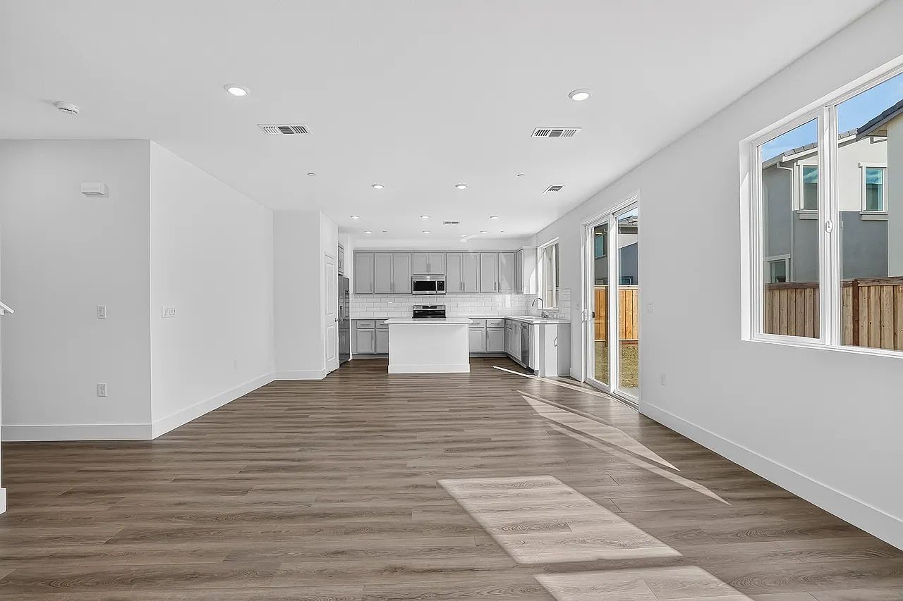 2774 Horseshoe Cir photo 4
