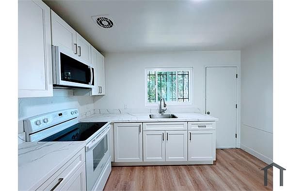 2BR/1BA Apartment on Bancroft Avenue · Oakland photo 4