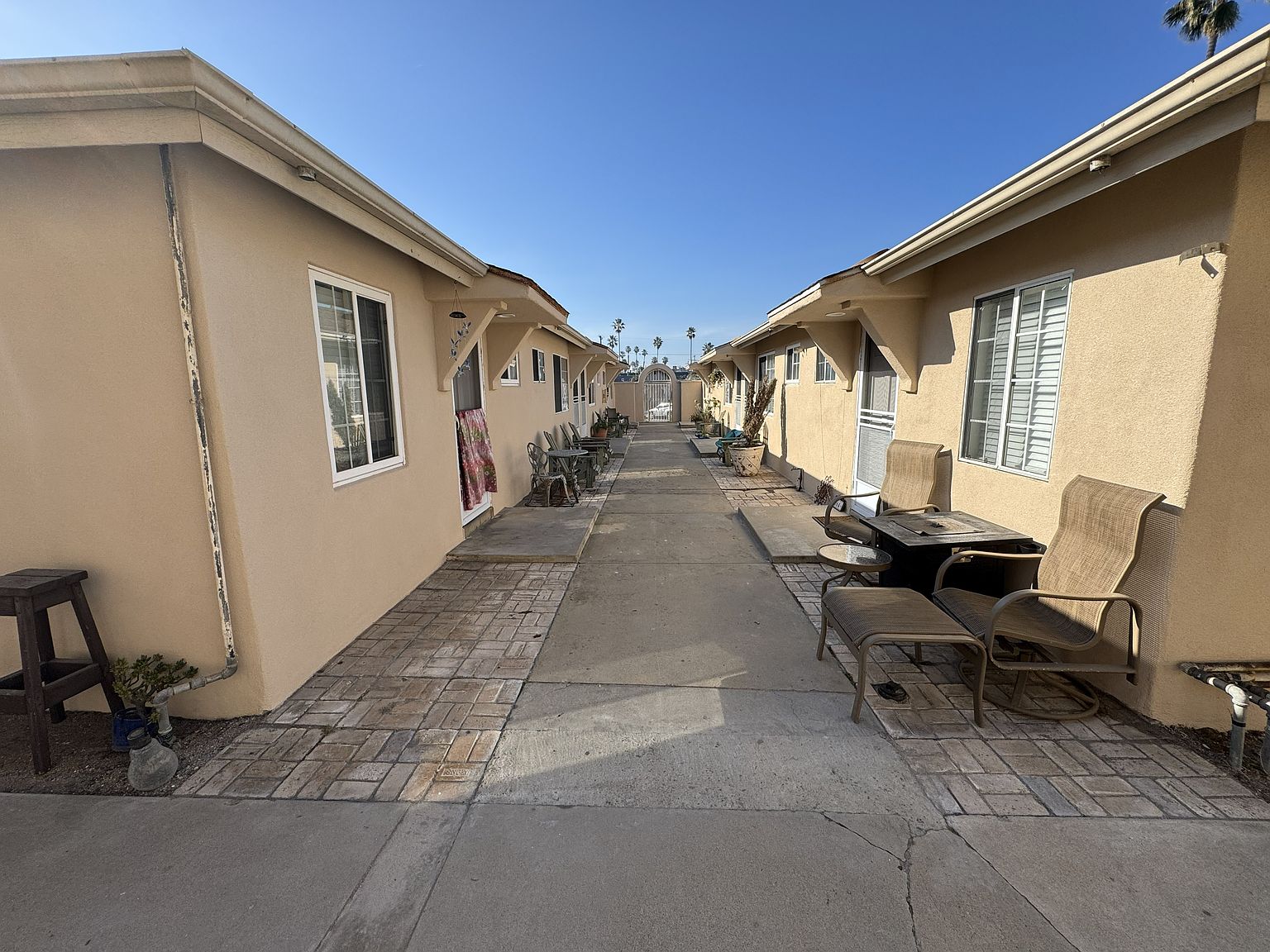 5062.5 Santa Monica Ave #5062.5 photo 2