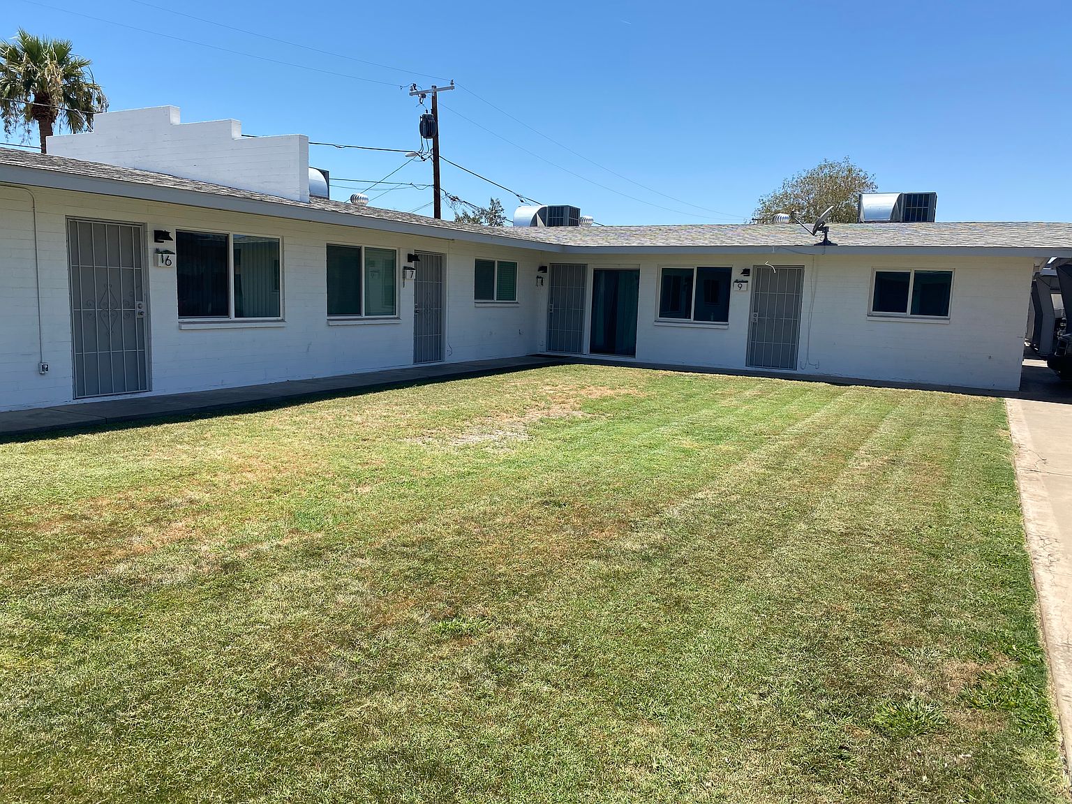 5947 W Rose Ln photo 2