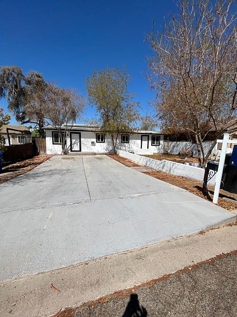 812  S Greenleaf Rentals photo 2