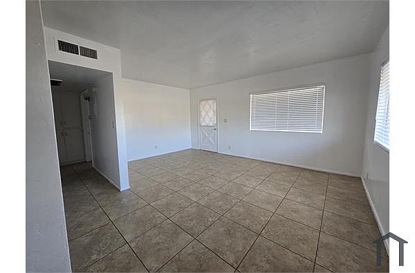 960 E University Dr photo 5