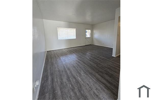 960 E University Dr photo 3