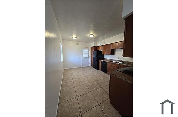 960 E University Dr photo 3