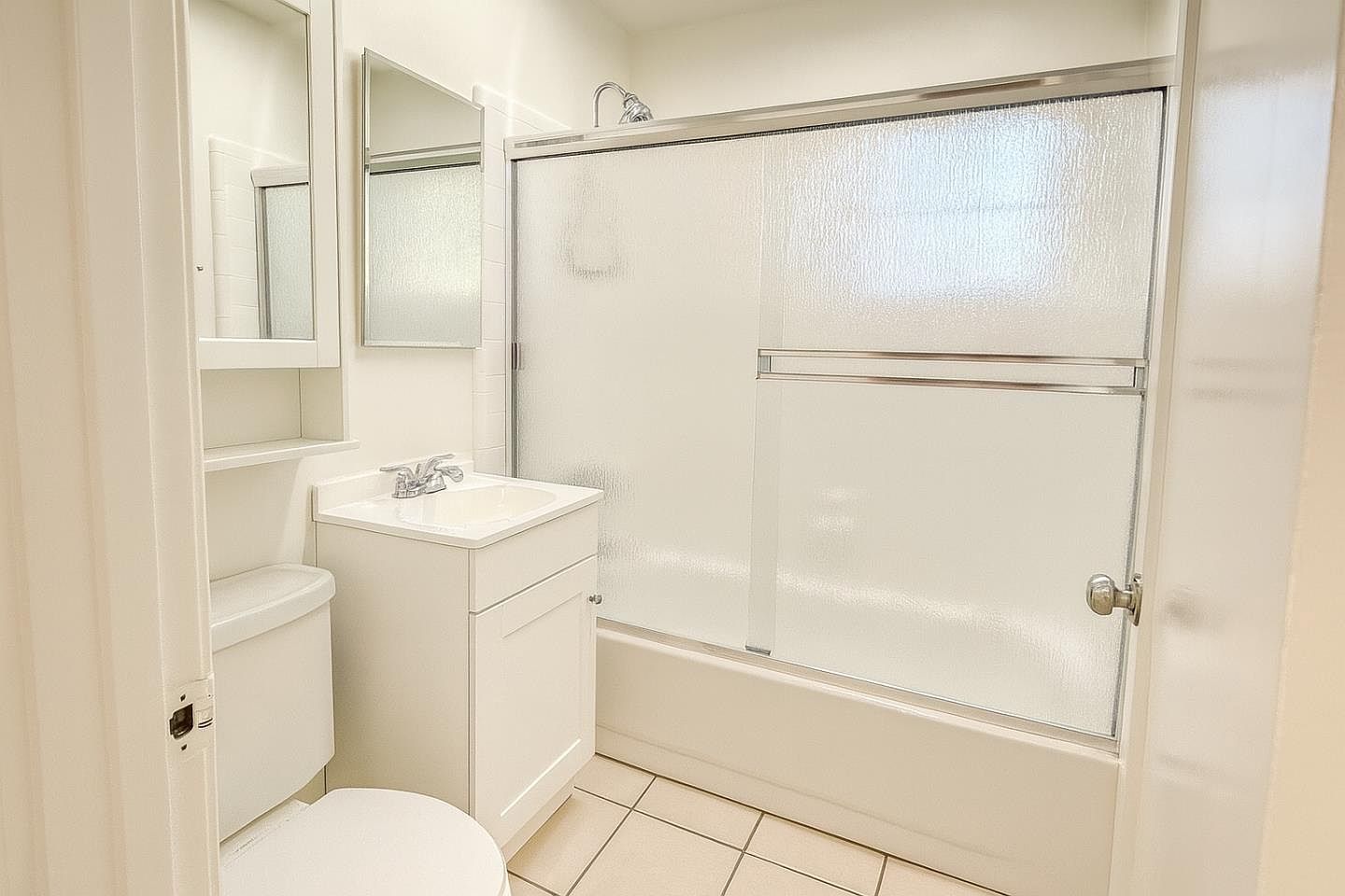 2762 Byron St photo 4