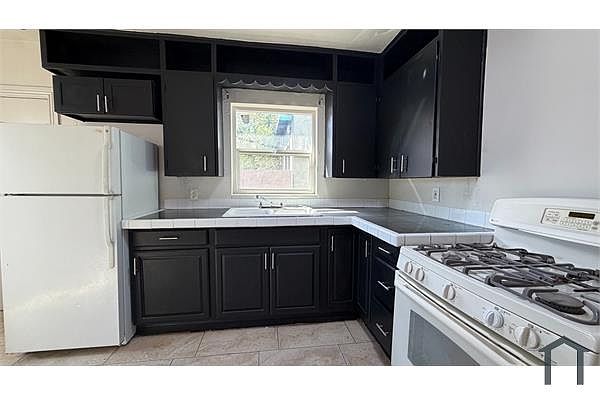 1129 E Fairmount Ave photo 4