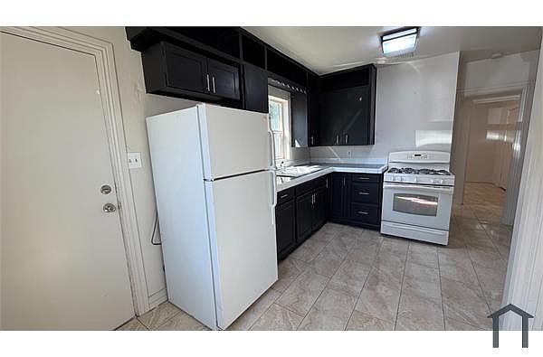 1129 E Fairmount Ave photo 3