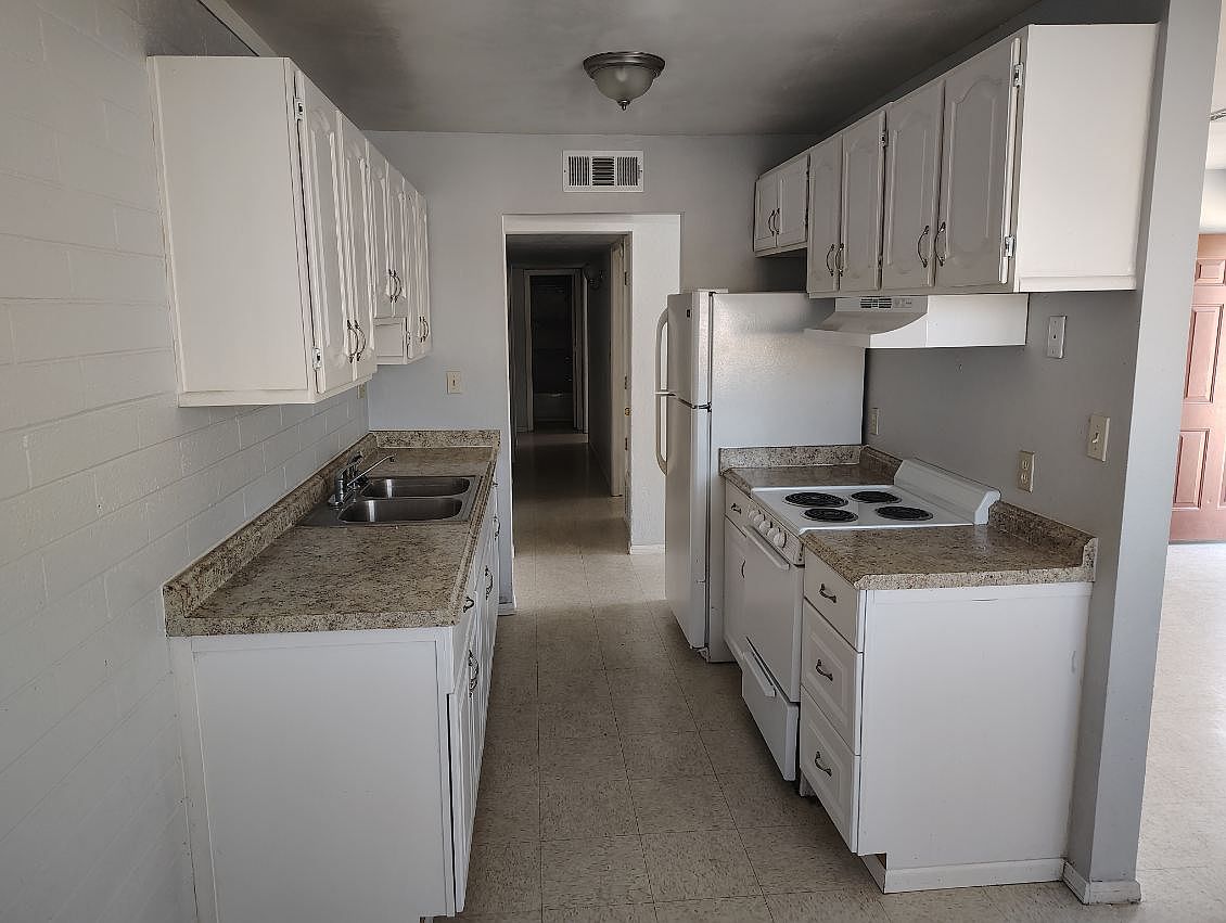 1055 N 8th Pl unit 1055-C photo 3