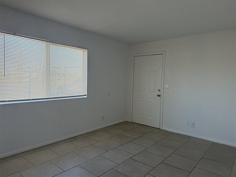 2553 E Pueblo Ave photo 2